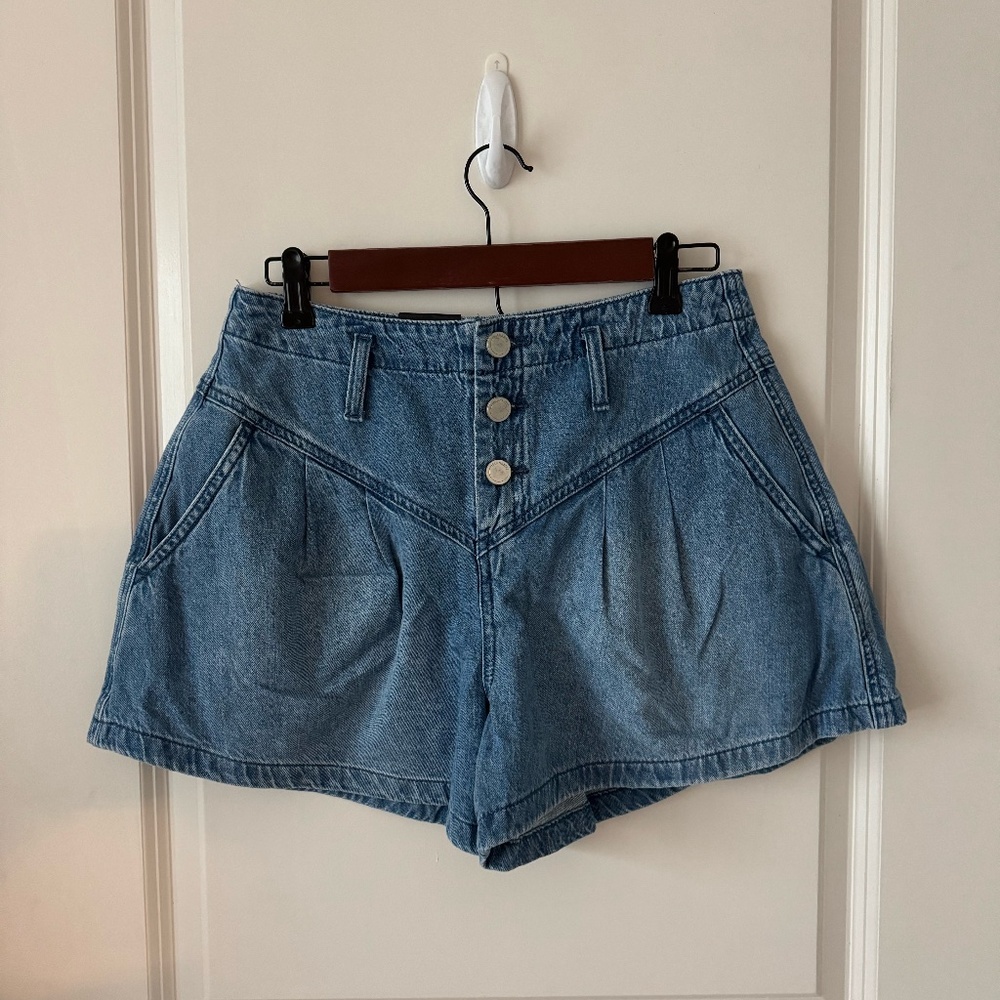 NWT Blank NYC Women’s Denim Flare shorts with yoke pleat and button detail 26